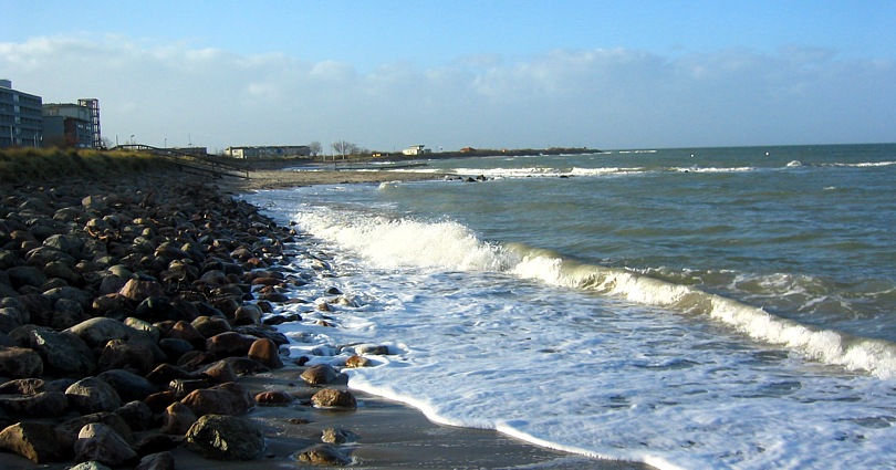 Wirkungsweise von durchlässigen Holzbuhnen Strand von Heiligenhafen